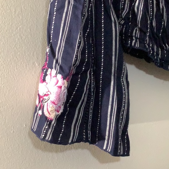 Xhilaration Off The Shoulder Top - Picture 5 of 6